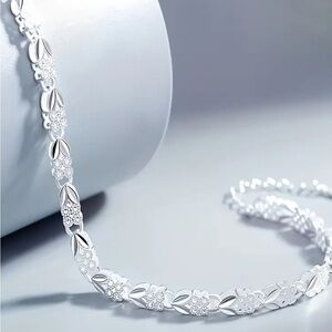 Elegant Silver Floral Necklace